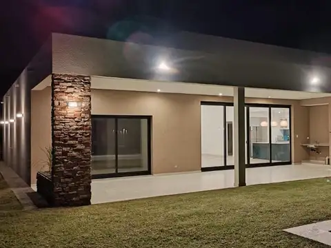 Casa en Venta en Santa Rita, USD 290.000