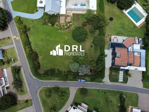 Lote esquina en Venta en Las Delicias