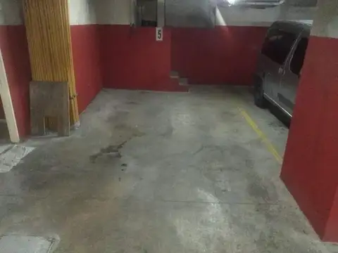 VENTA COCHERA FIJA Y CUBIERTA en Monte Castro- OPORTUNIDAD!!!