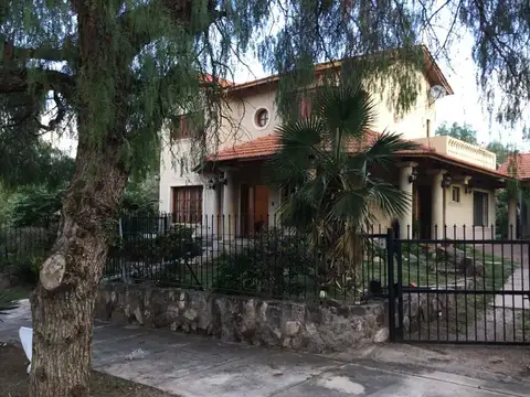 VENTA CASA RESIDENCIAL 3 DORMITORIOS Y PISCINA MZA