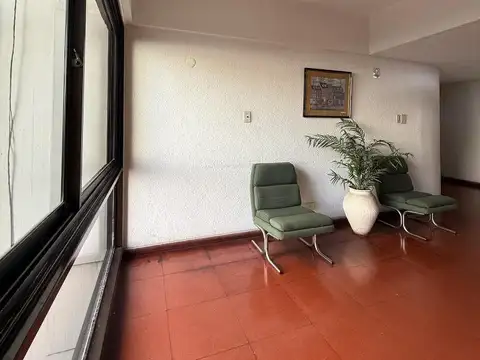 Oficina en Alquiler con 1 cochera