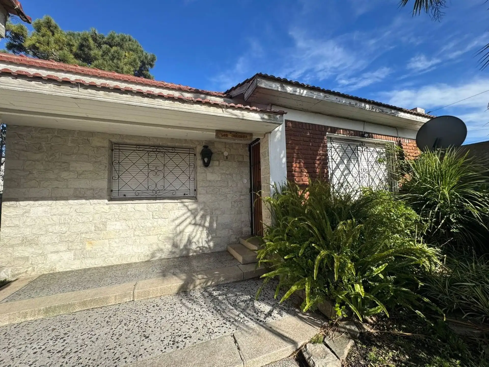CASA 4 AMB. CON QUINCHO Y PARQUE B. PUNTA MOGOTES