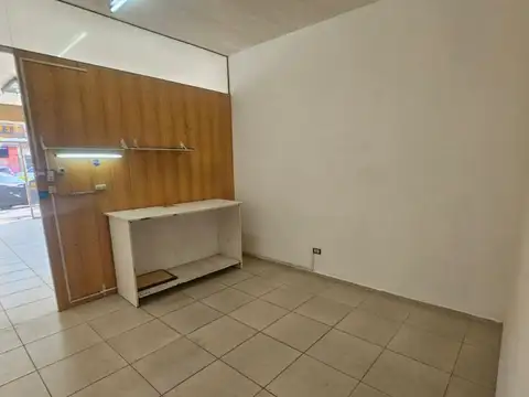 Local en Alquiler en Munro, $ 850.000