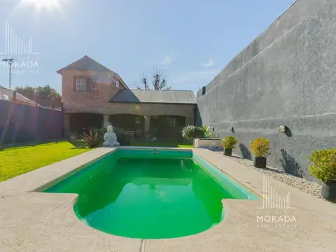 Casa 8 ambientes con 3 baños