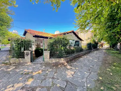 Venta Casa 4 ambientes mas dependencia Miramar