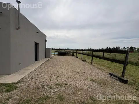Casa 6 ambientes con 2 baños
