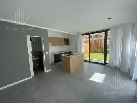 Casa en Alquiler al Este