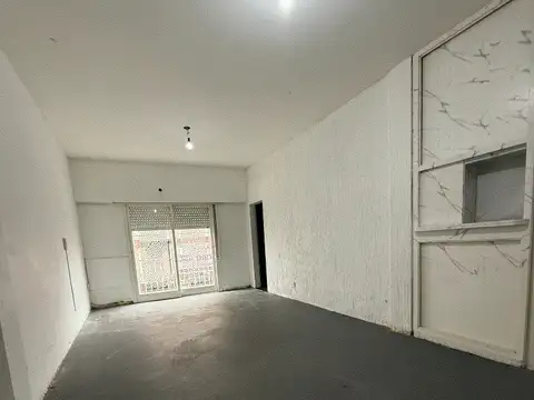 Almirante Guillermo Brown 600, Piso 1