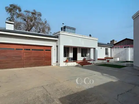 Casa 4 ambientes con 2 baños
