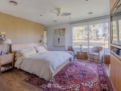 VENTA Chacra de 25.000mts en Zelaya con casa principal con pileta y casas de huéspedes