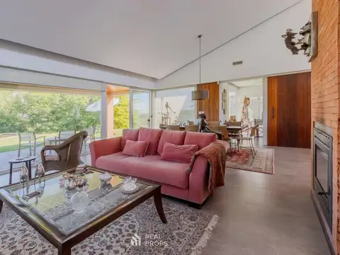 VENTA Chacra de 25.000mts en Zelaya con casa principal con pileta y casas de huéspedes