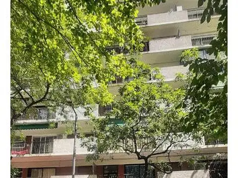 EXC DEPARTAMENTO DE 4 AMBIENTES AL FRENTE CON BALCON SOBRE AV CABILDO