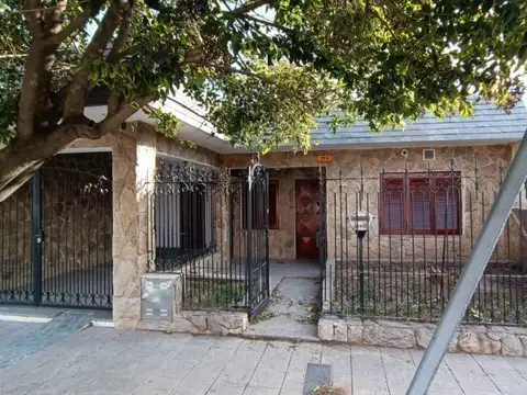 Casa en alquiler c/ cochera en Capitán Bermúdez