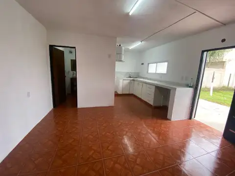 Casa 3 ambientes con 1 baño