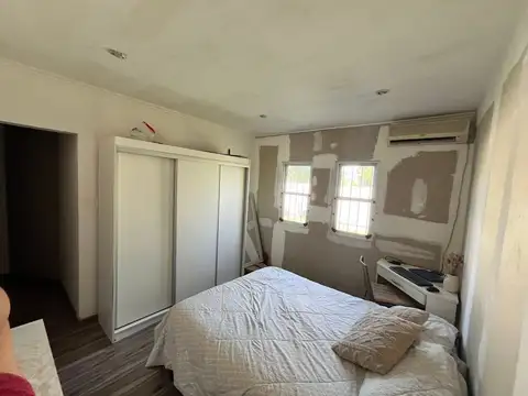 CASA EN VENTA EN PERGAMINO CON PATIO Y GALPON