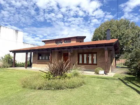 Casa 5 ambientes con 2 baños