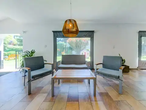 Casa 5 ambientes con 4 baños