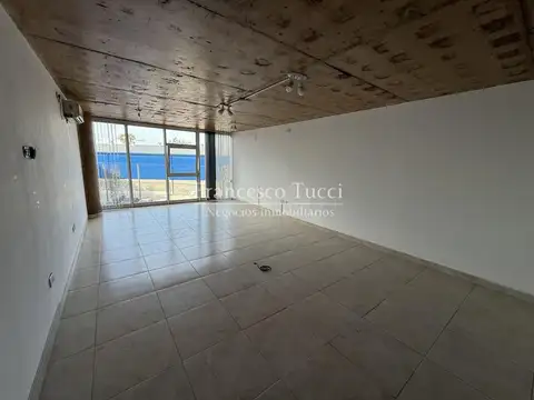 Oficina en Alquiler sobre colectora Acceso Oeste Moreno