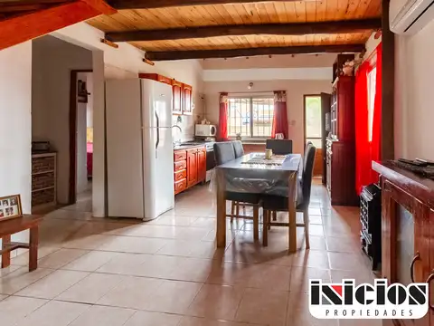 Casa 5 ambientes con 1 baño