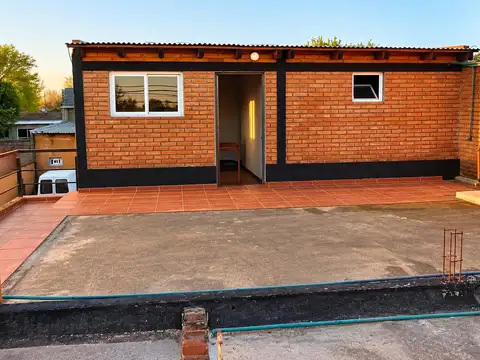 Casa 2 ambientes con 2 baños