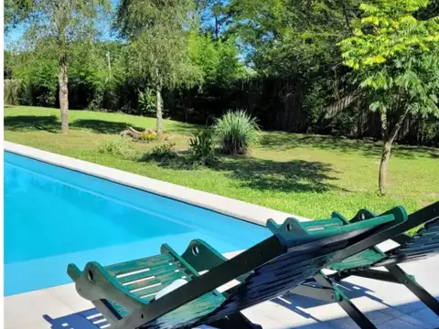 Casa 2 Dormitorios en "El Campito", barrio boscoso en Benítez