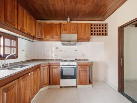 Venta casa 4 amb con parque, Apto Credito,Burzaco.