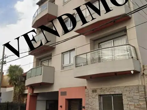 DEPARTAMENTO EN VENTA CON COCHERA Y PATIO CON RENTA
