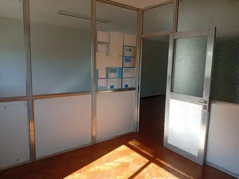 Oficina 3 ambientes con 2 baños