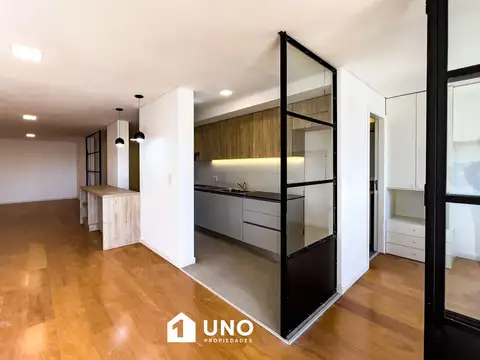 Ituzaingo y Buenos Aires - Amplio Dpto de 2 Dormitorios. Cochera disponible. 