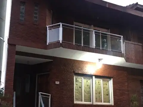 Triplex de 4 amb con garaje, fondo y parrilla 