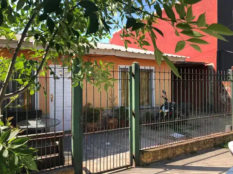 Casa en Venta con 3 cocheras