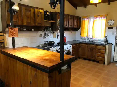 Casa en Venta con 3 cocheras