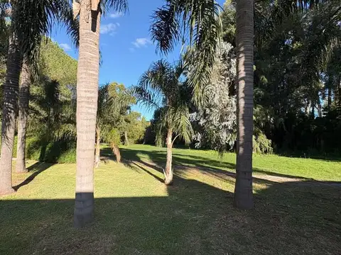 Casa en Venta con 3 cocheras