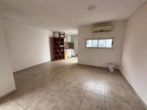 Depto Tipo Casa en Alquiler en Jose Leon Suarez, $ 550.000