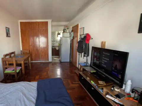 MONSERRAT, Solis al 1100. Venta monoambiente con balcón al frente! Ideal para renta temporaria