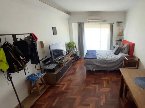 MONSERRAT, Solis al 1100. Venta monoambiente con balcón al frente! Ideal para renta temporaria