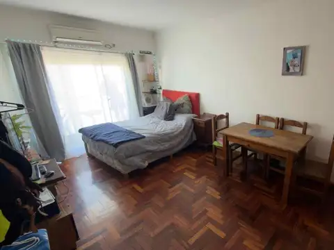 MONSERRAT, Solis al 1100. Venta monoambiente con balcón al frente! Ideal para renta temporaria