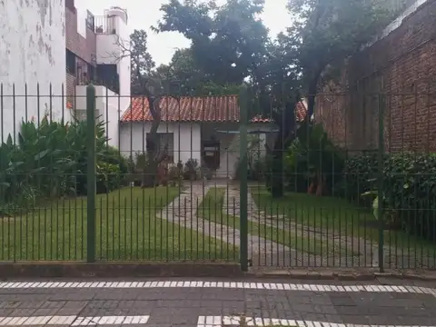 "Casa Antigua con Potencial: 3 Dormitorios y Patio Interno en Don Bosco"