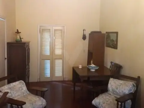 "Casa Antigua con Potencial: 3 Dormitorios y Patio Interno en Don Bosco"