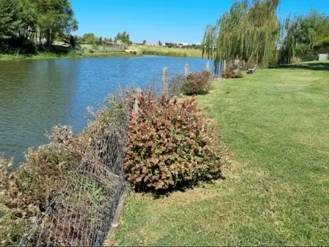 Lote a la laguna en Barrio Islas, El Cantón, Escobar