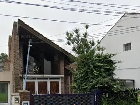 Casa en venta - 3 Dormitorios 2 Baños - Cochera - 400Mts2 - Haedo