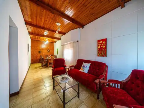 CASA EN VENTA V GOBERNADOR GÁLVEZ TRES DORMITORIOS