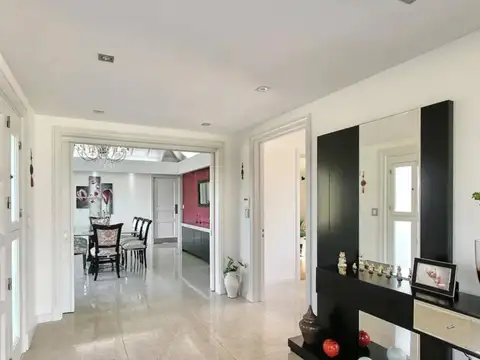 Casa en Venta con 8 cocheras