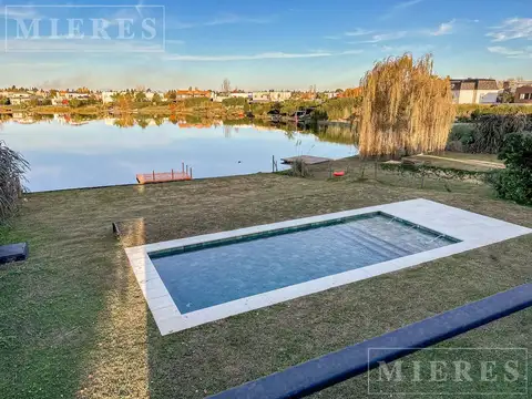 Casa en Alquiler con 4 cocheras