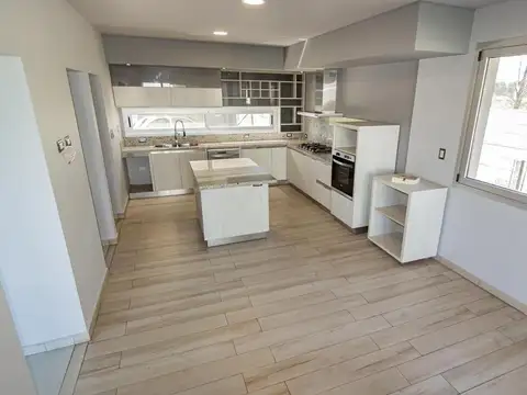 Casa 5 ambientes con 5 baños