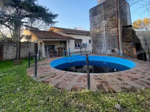 ¡CASA EN VENTA - LONGCHAMPS!