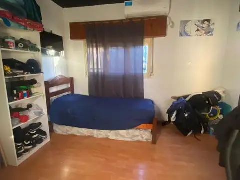 ¡CASA EN VENTA - LONGCHAMPS!