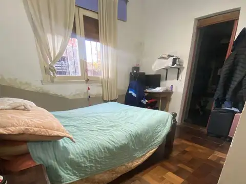 ¡CASA EN VENTA - LONGCHAMPS!