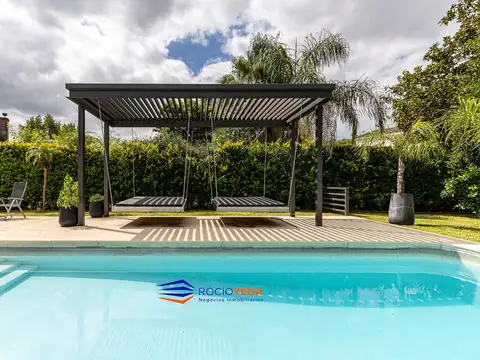 Casa en Venta con 2 cocheras