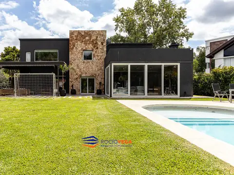 Casa 7 ambientes con 4 baños